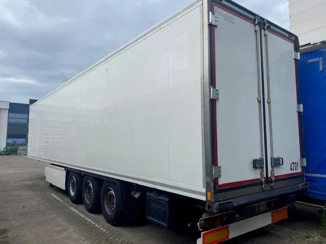 Krone SD koelvries met carrier vector 1950 MT 2 temp en 2 e lading - Refrigerator semi-trailer: picture 2 Krone SD koelvries met carrier vector 1950 MT 2 temp en 2 e lading - Refrigerator semi-trailer: picture 2