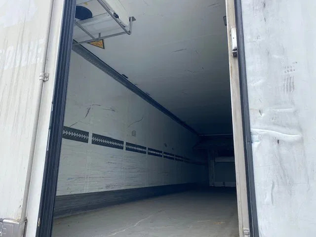 Schmitz Cargobull SCB 53B koelvries met carrier vector 1950MT 2 temp en tussenwand, - Refrigerator semi-trailer: picture 5 Schmitz Cargobull SCB 53B koelvries met carrier vector 1950MT 2 temp en tussenwand, - Refrigerator semi-trailer: picture 5