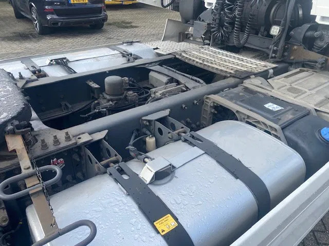 Renault T 440 euro 6 trekker compleet spoilers 2 x tank, low km...... - Tractor unit: picture 5 Renault T 440 euro 6 trekker compleet spoilers 2 x tank, low km...... - Tractor unit: picture 5