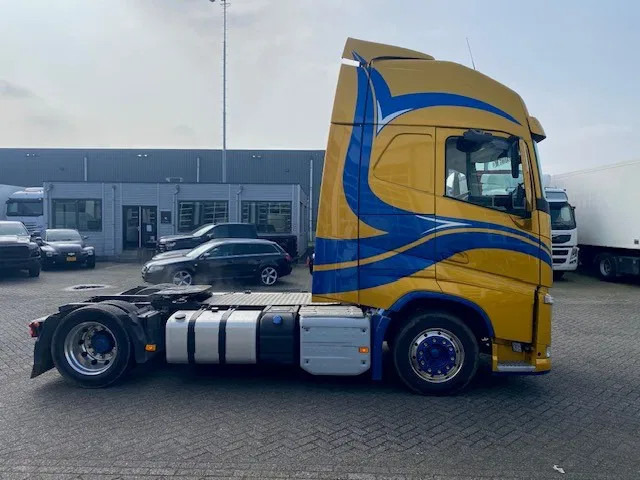 Volvo FH 13.460 low deck trekker, XL cabine, euro 6 , showstaat - Tractor unit: picture 3 Volvo FH 13.460 low deck trekker, XL cabine, euro 6 , showstaat - Tractor unit: picture 3