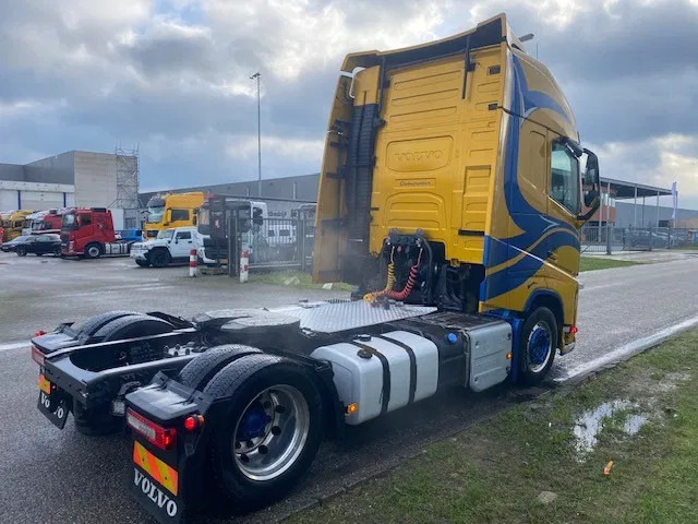 Volvo FH 13.460 "low deck" trekker, met XL cabine, special paint en incl parc cool, fridge, - Tractor unit: picture 4 Volvo FH 13.460 "low deck" trekker, met XL cabine, special paint en incl parc cool, fridge, - Tractor unit: picture 4