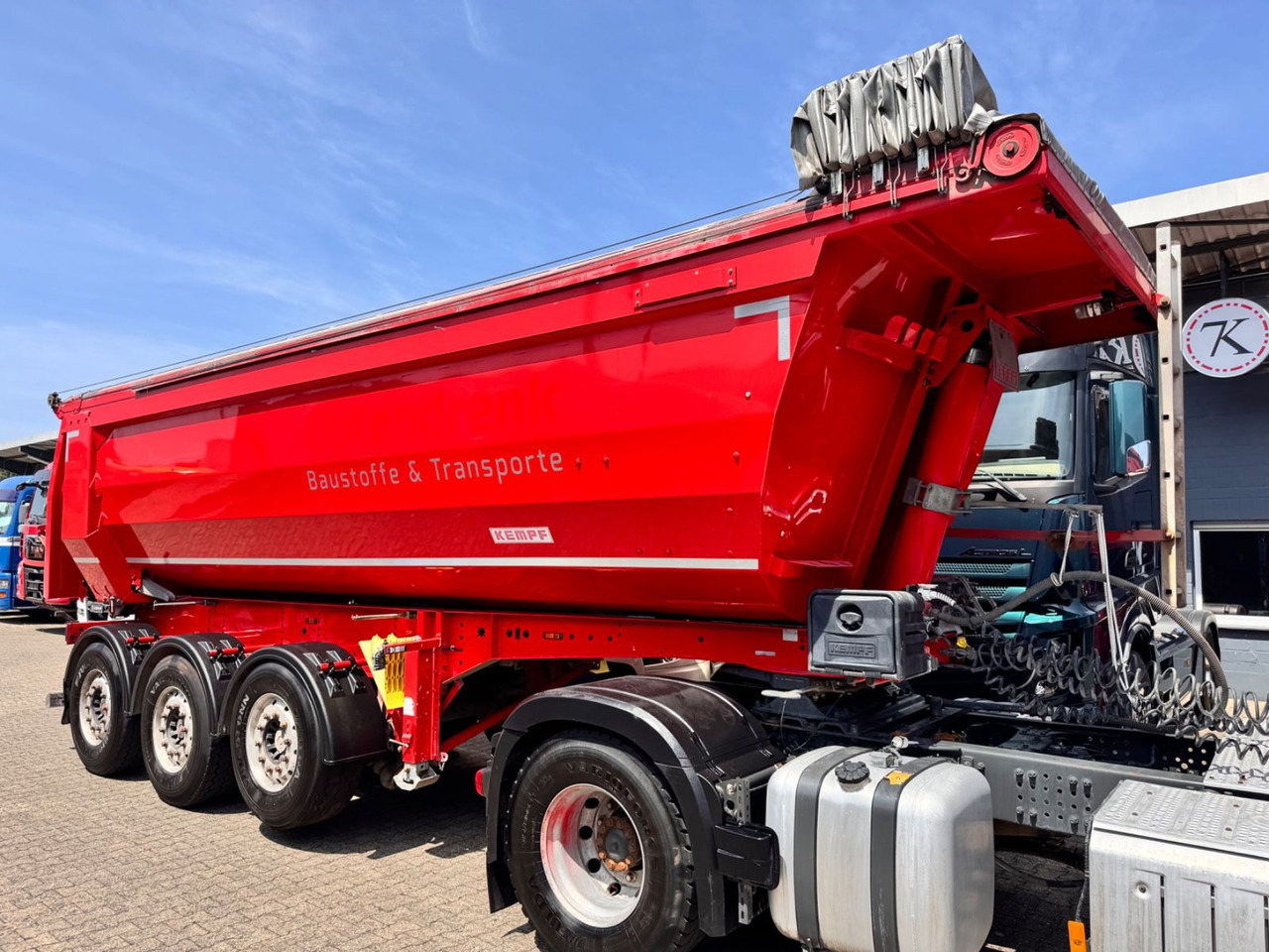 Kempf SKM 35/3 Alu Mulde ca.28m³ el. Verdeck 5.020Kg - Tipper semi-trailer: picture 1 Kempf SKM 35/3 Alu Mulde ca.28m³ el. Verdeck 5.020Kg - Tipper semi-trailer: picture 1