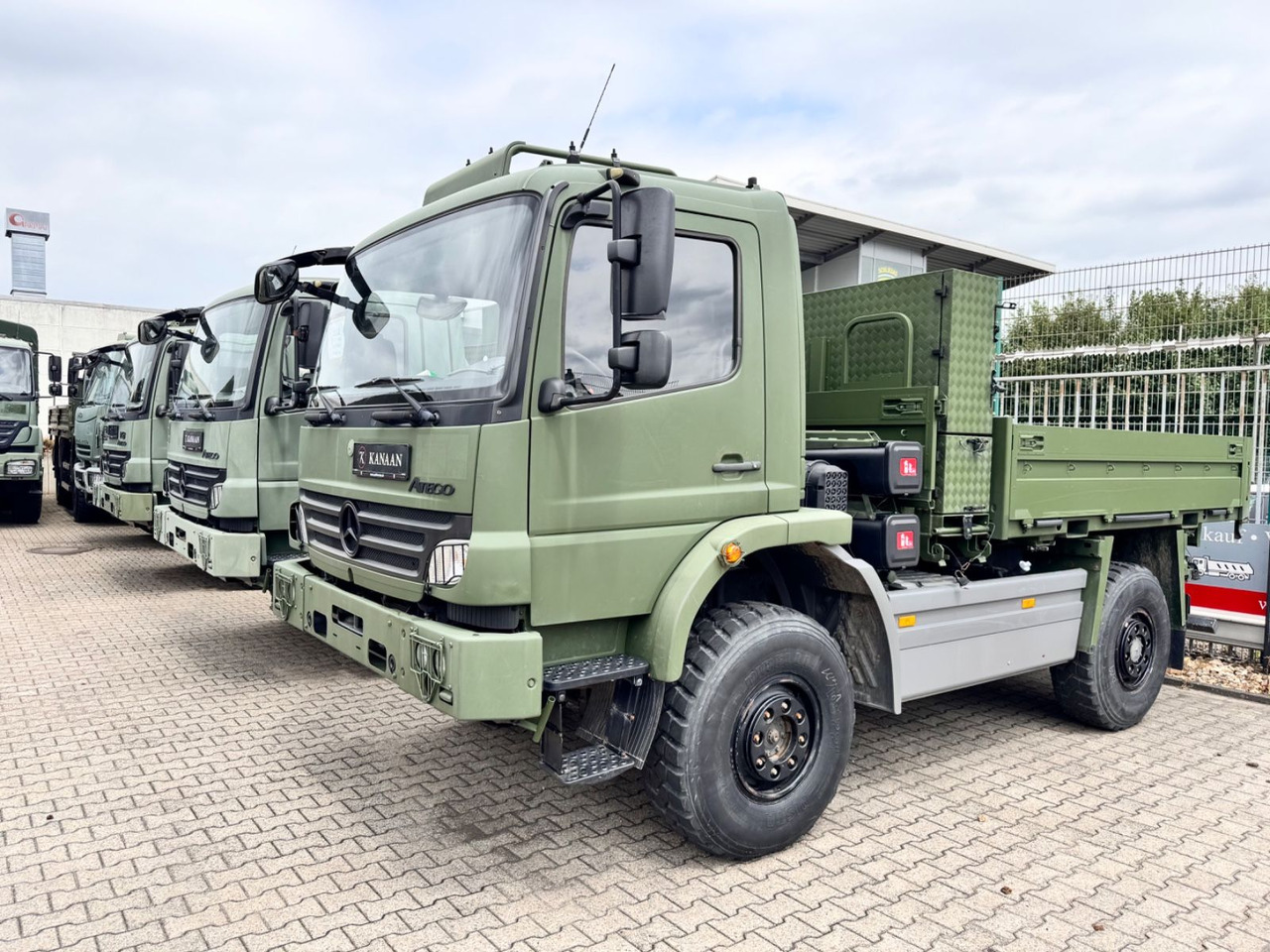 Mercedes-Benz 1018 Atego 4x4 Allrad Miltär Camper Expedition - Container transporter/ Swap body truck: picture 1 Mercedes-Benz 1018 Atego 4x4 Allrad Miltär Camper Expedition - Container transporter/ Swap body truck: picture 1