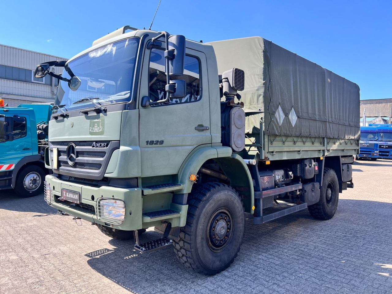 Mercedes-Benz 1829 A Axor 4x4 EX- 31 TKM Camper Expedi - Curtainsider truck: picture 2 Mercedes-Benz 1829 A Axor 4x4 EX- 31 TKM Camper Expedi - Curtainsider truck: picture 2