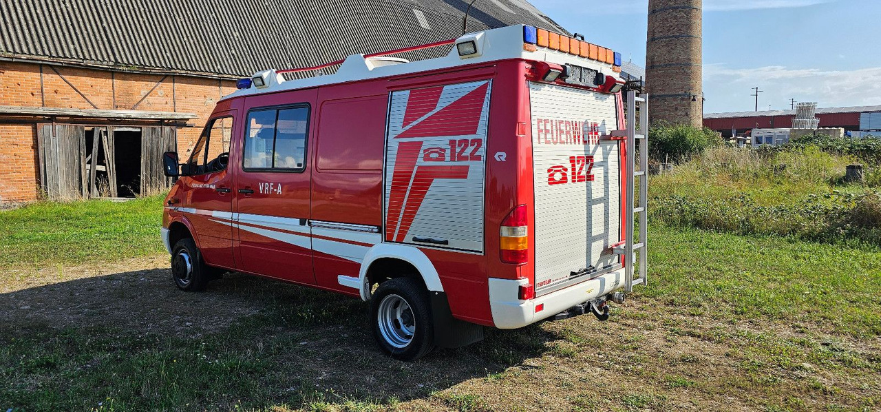 Mercedes-Benz Allrad Sprinter 416 Feuerwehr 4x4 VAN - Van: picture 4 Mercedes-Benz Allrad Sprinter 416 Feuerwehr 4x4 VAN - Van: picture 4