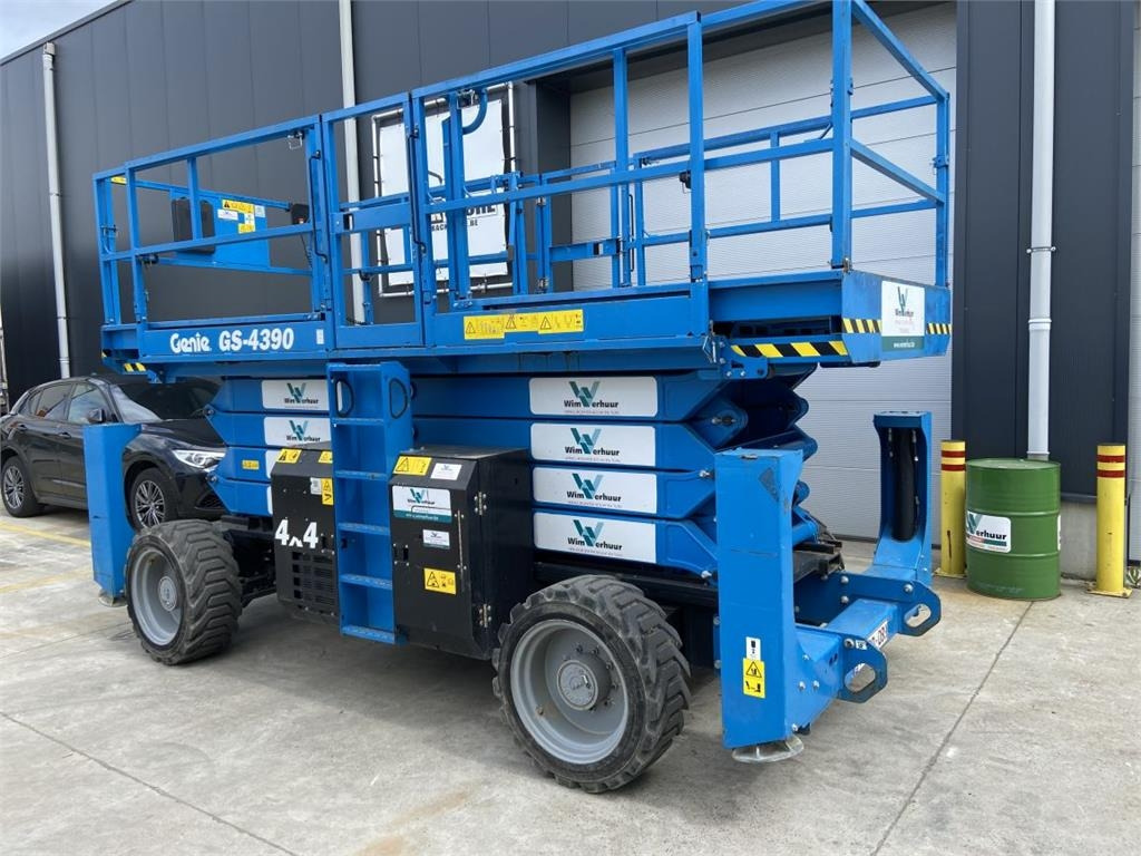 Genie GS4390RT (3214) - Scissor lift: picture 2 Genie GS4390RT (3214) - Scissor lift: picture 2